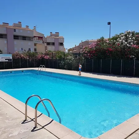 Superbe 2p Climatise Avec Loggia Et Grande Terrasse, Piscines, Proche Au Grau-du-roi - Fr-1-307-105 *
