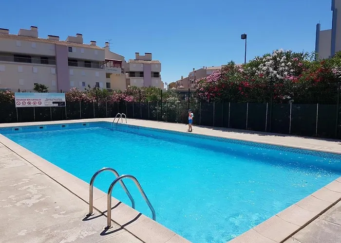Superbe 2p Climatise Avec Loggia Et Grande Terrasse, Piscines, Proche Au Grau-du-roi - Fr-1-307-105 *